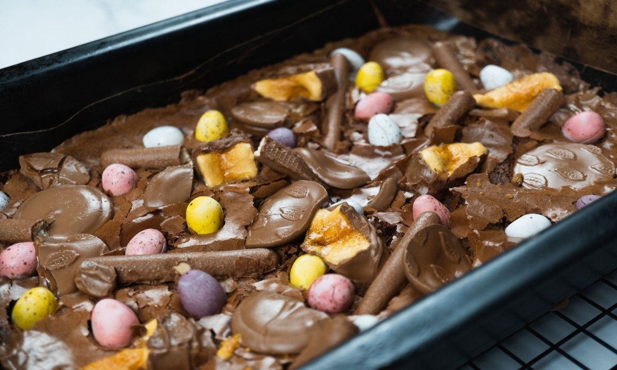 Τι να κάνεις τα σοκολατένια αυγά που περίσσεψαν; Brownie με 3 υλικά