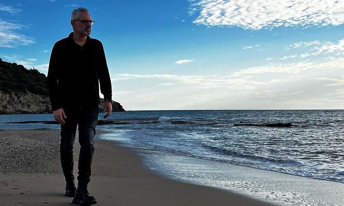 Νίκος Συρίγος: «Μην νιώθεις ένοχος που είσαι ή νιώθεις ευτυχισμένος»