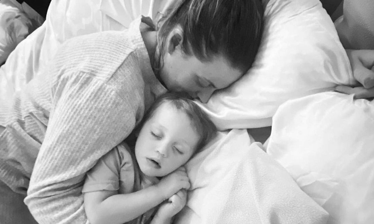 «Είμαι μία μαμά που κλαίει, που στεναχωριέται, που καίει το τοστ»