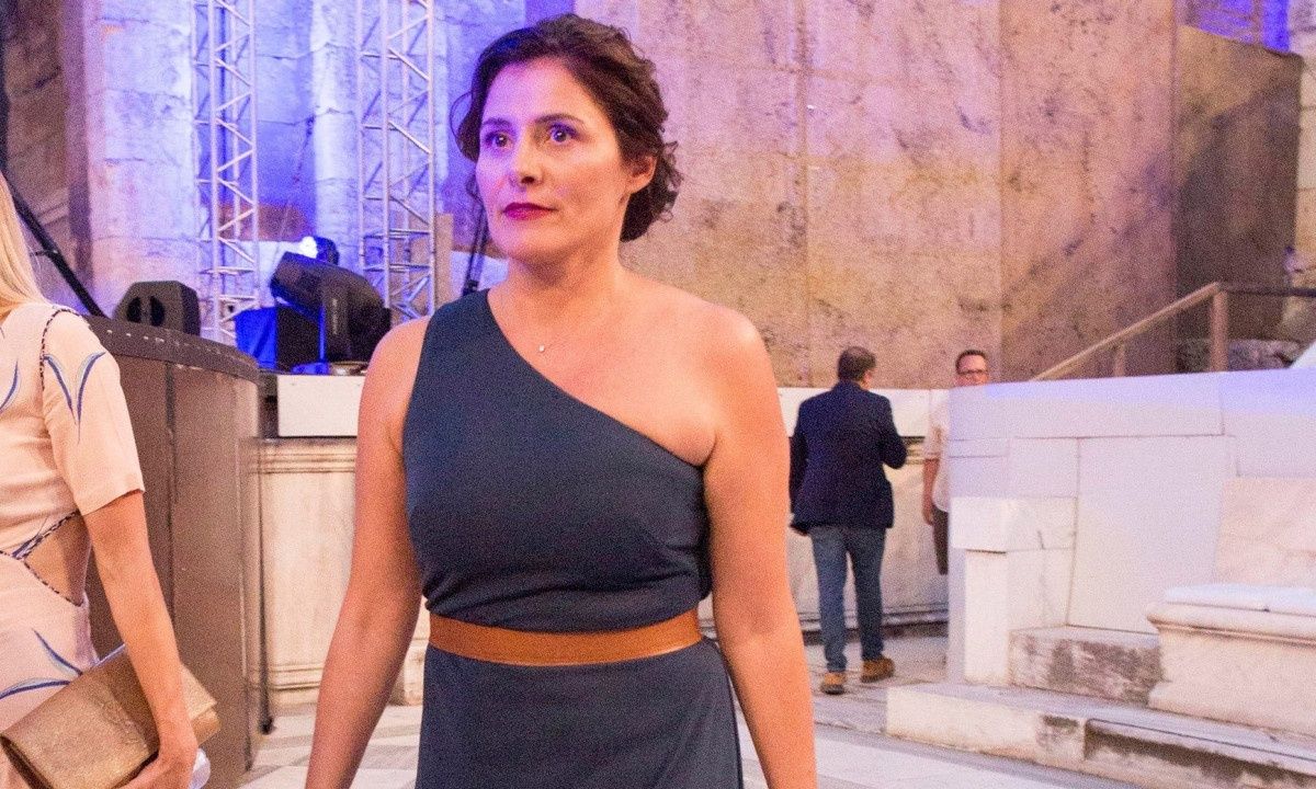 Τα πολυσυζητημένα looks της Μπέτυς Μπαζιάνα (εικόνες)