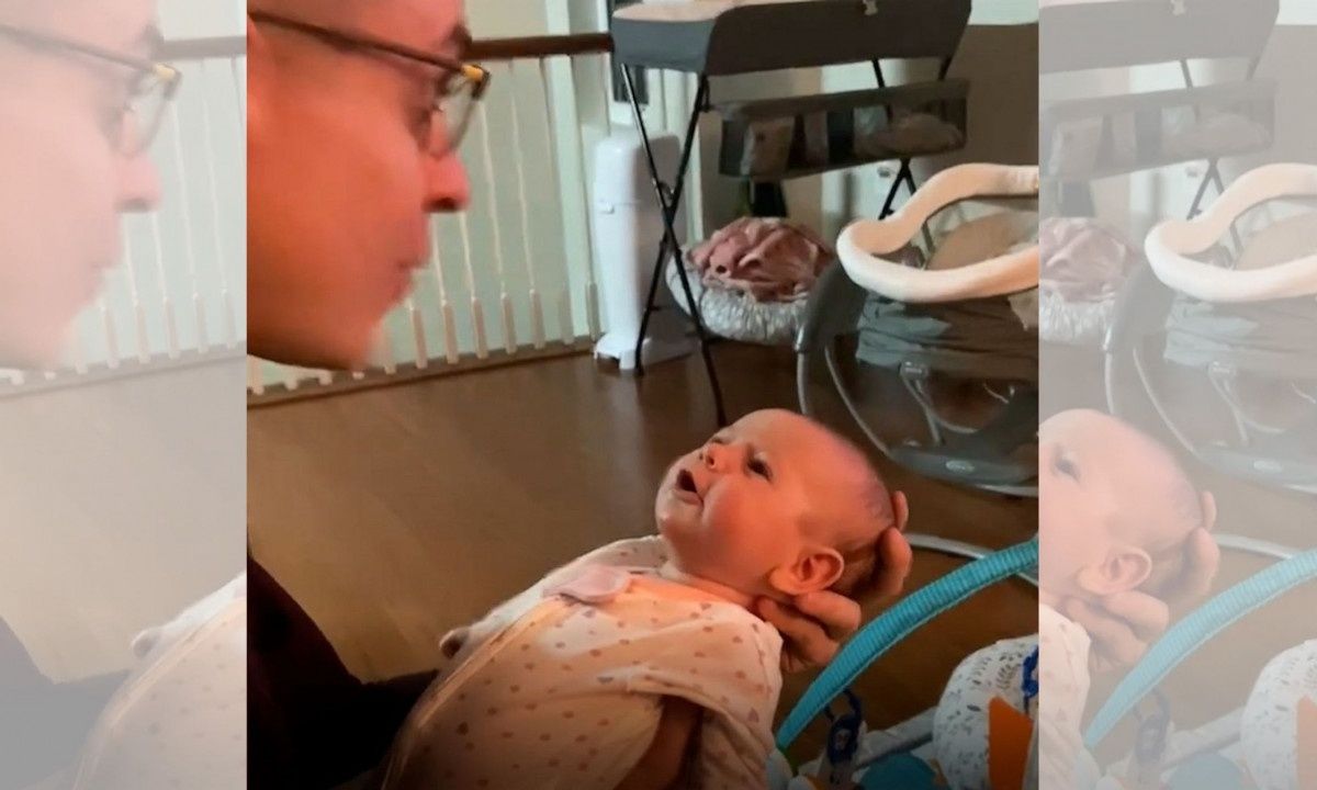 Απολαυστικό βίντεο: Μπέμπα μιμείται τις γκριμάτσες του μπαμπά της