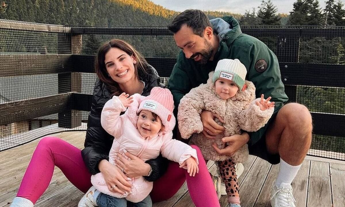 Η Χριστίνα Μπόμπα και οι δίδυμες κόρες της έκαναν έκπληξη στον Σάκη Τανιμανίδη για τα γενέθλιά του