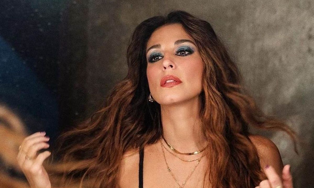 Κατερίνα Παπουτσάκη:Το cool video με το μίνι στενό φόρεμα και τα ψηλοτάκουνα μετά τα αρνητικά σχόλια