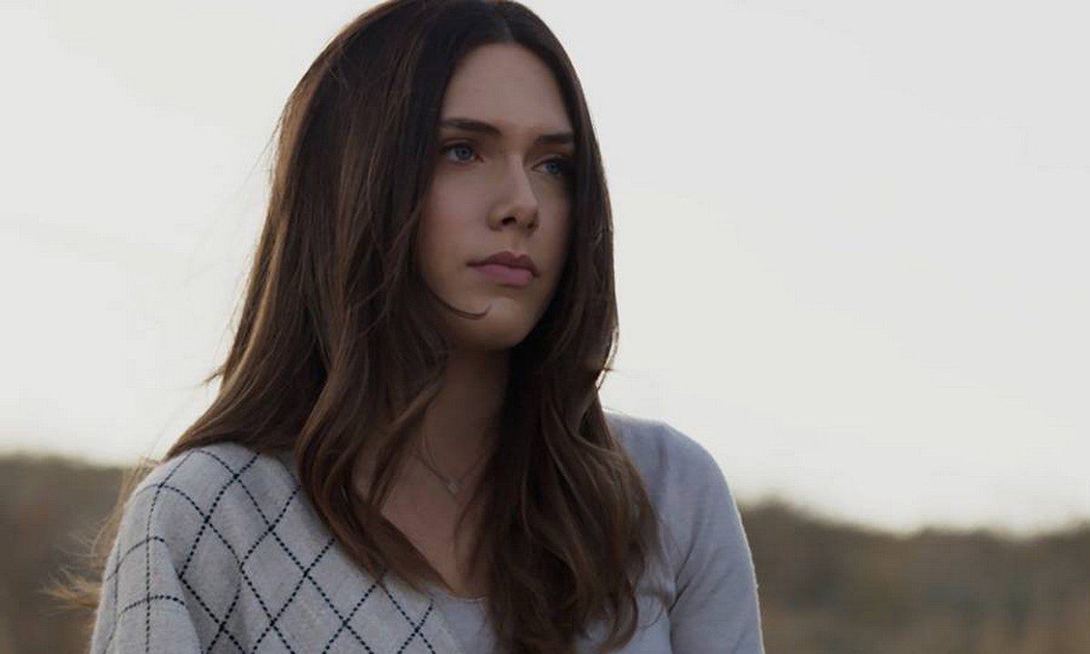 Η Γη της Ελιάς:  Η Μυρτάλη τρομοκρατημένη αποκαλύπτει στη Μαργαρίτα ότι ο Αλέξης ζηλεύει τη Θεοδώρα