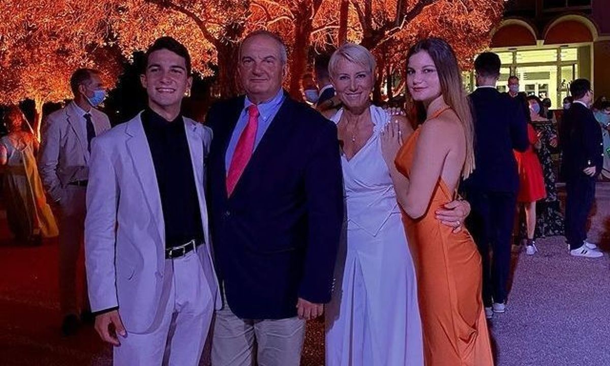 Η εμφάνιση της Νατάσας Παζαΐτη με τα παιδιά της και η επέτειος γάμου