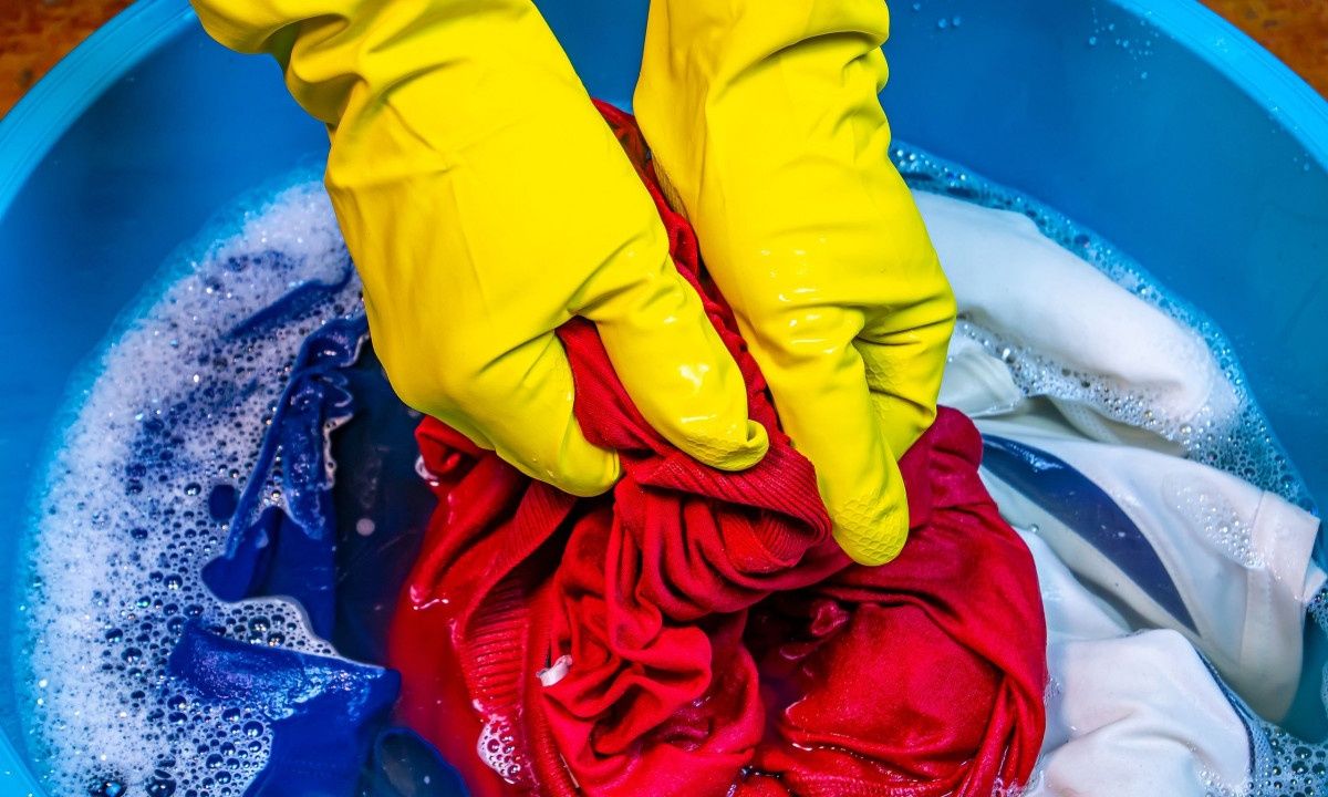 Το λάθος που κάνετε όταν πλένετε ρούχα στο χέρι