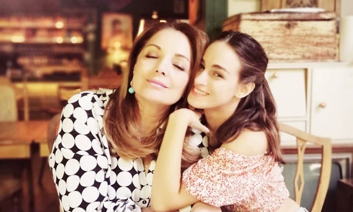 Το ανεπανάληπτο σπίτι της Άντζελας Γκερέκου στην Κέρκυρα και το φόρεμα που περνά από γενιά σε γενιά