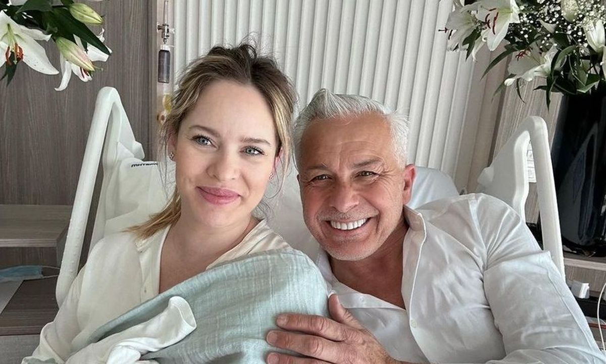 Ανίτα Μπραντ: Φωτογράφισε και τους δύο γιους της μαζί