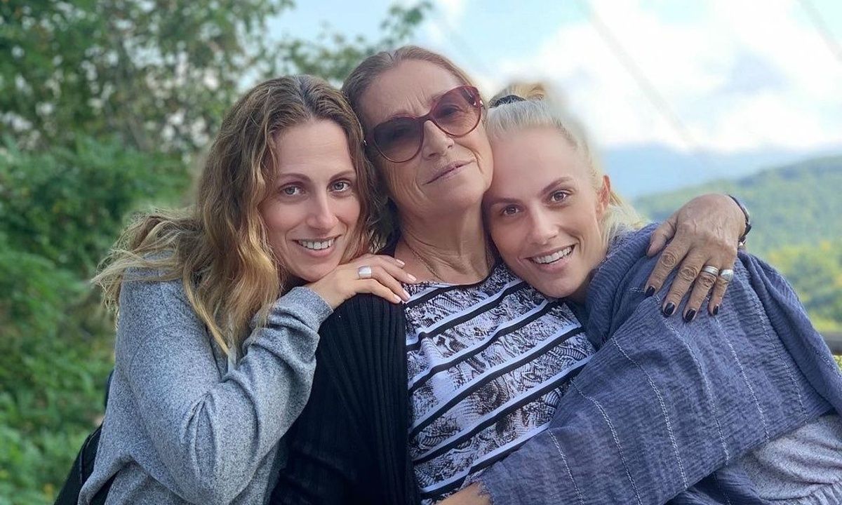 Ντορέττα Παπαδημητρίου: Με τη μαμά της αγκαλιά στο πάτωμα