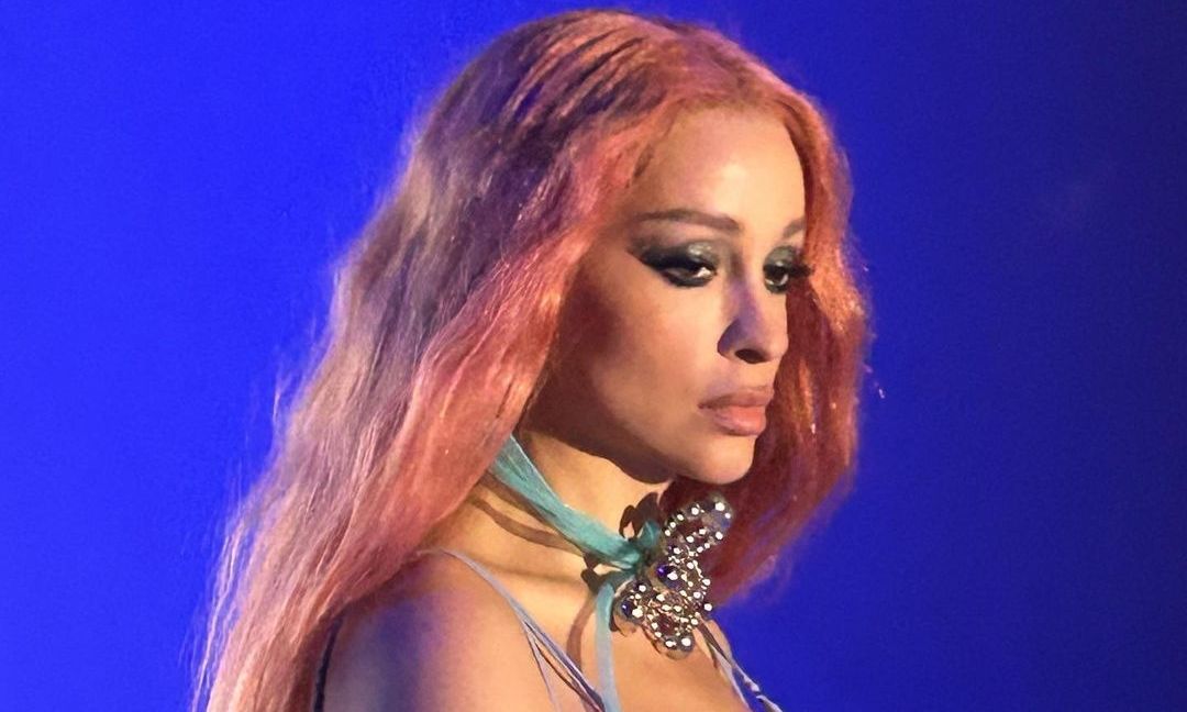 «Τα χάσαμε»! Η Ελένη Φουρέιρα ποζάρει topless λίγο μετά τη γέννηση του παιδιού της!