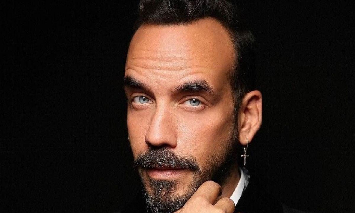 Η άγνωστη μαμά του Πάνου Μουζουράκη και η φάρσα του γιου της