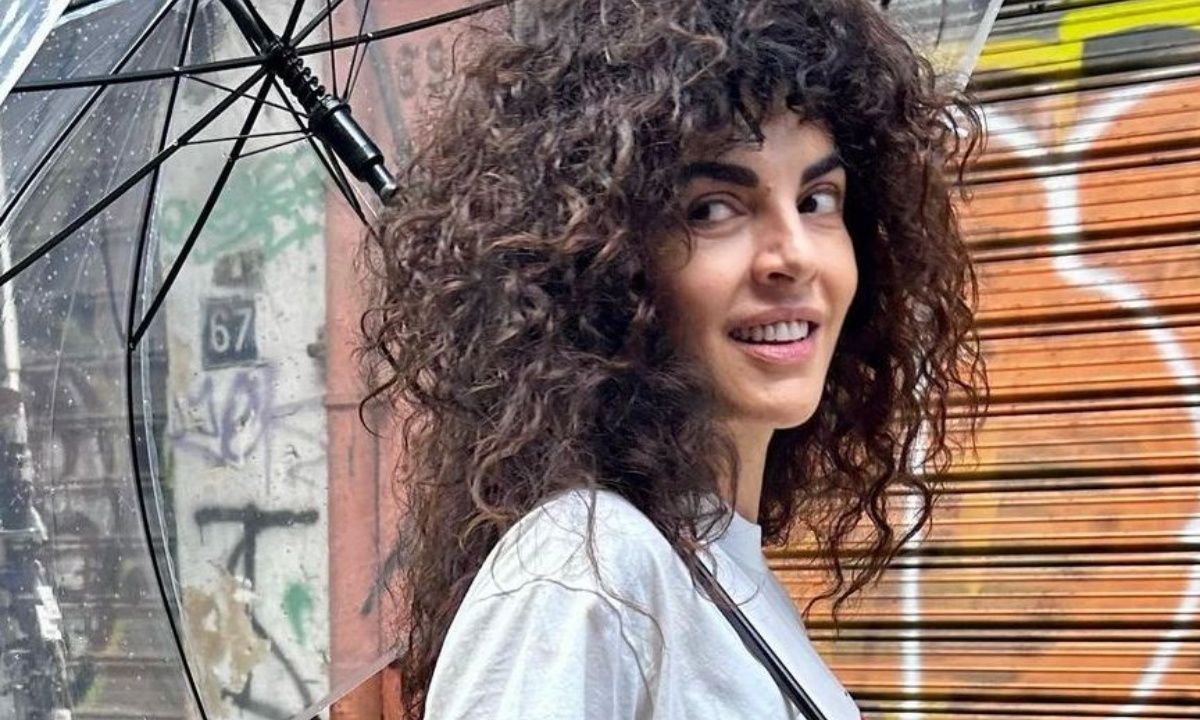 Τι έκανε η Μαρία Σολωμού όσο ο Μουζουράκης ντυνόταν γαμπρός