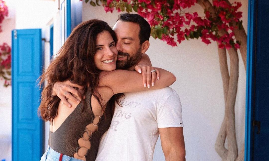 Η Χριστίνα Μπόμπα ποζάρει με μπικίνι και ο Σάκης Τανιμανίδης την αποθεώνει με ένα repost!