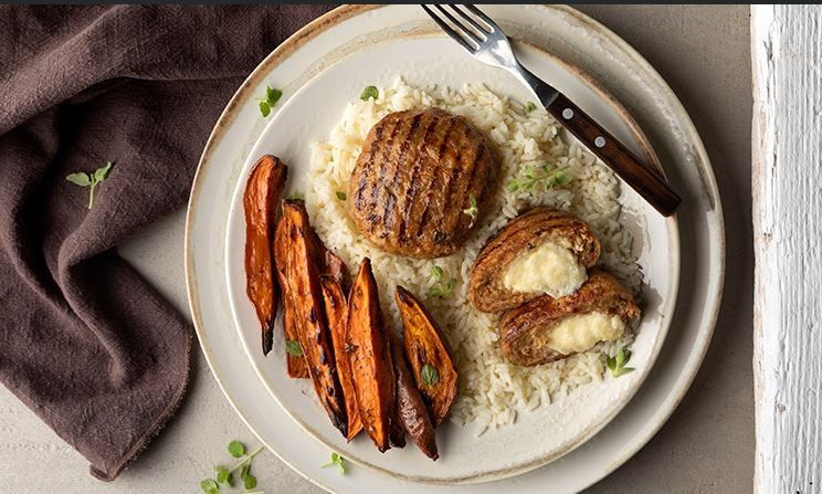 Γεμιστά μπιφτέκια κοτόπουλου από τον Άκη Πετρετζίκη