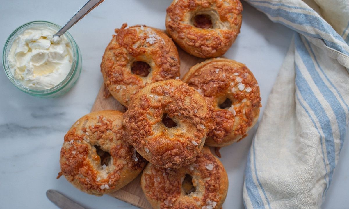 Σπιτικά bagels αφράτα και πεντανόστιμα – Η βασική συνταγή