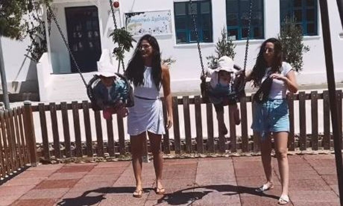 Χριστίνα Μπόμπα: Οι φώτο των διδύμων με την αδερφή του Σάκη