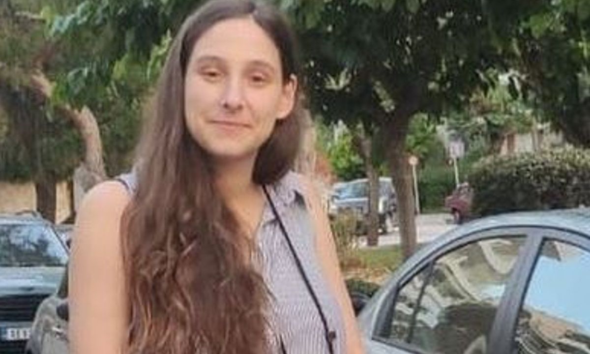 Η Φωτεινή Αθερίδου με τα πιο μακριά μαλλιά που είχε ποτέ ποζάρει σε έξοδο με τον νεογέννητο γιο της