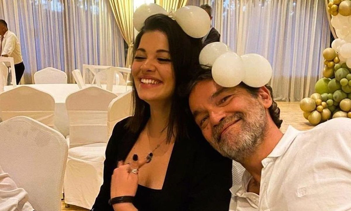 «Μοιάζεις 50% στη γιαγιά & 50% στη μαμά» είπαν στη Τζένη Καζάκου (εικόνες)