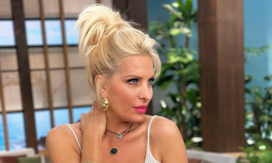 Ελένη Μενεγάκη: Το πρώτο «επεισοδιακό» μπάνιο για φέτος – «Μπήκα μέσα με... ουρλιαχτά»!