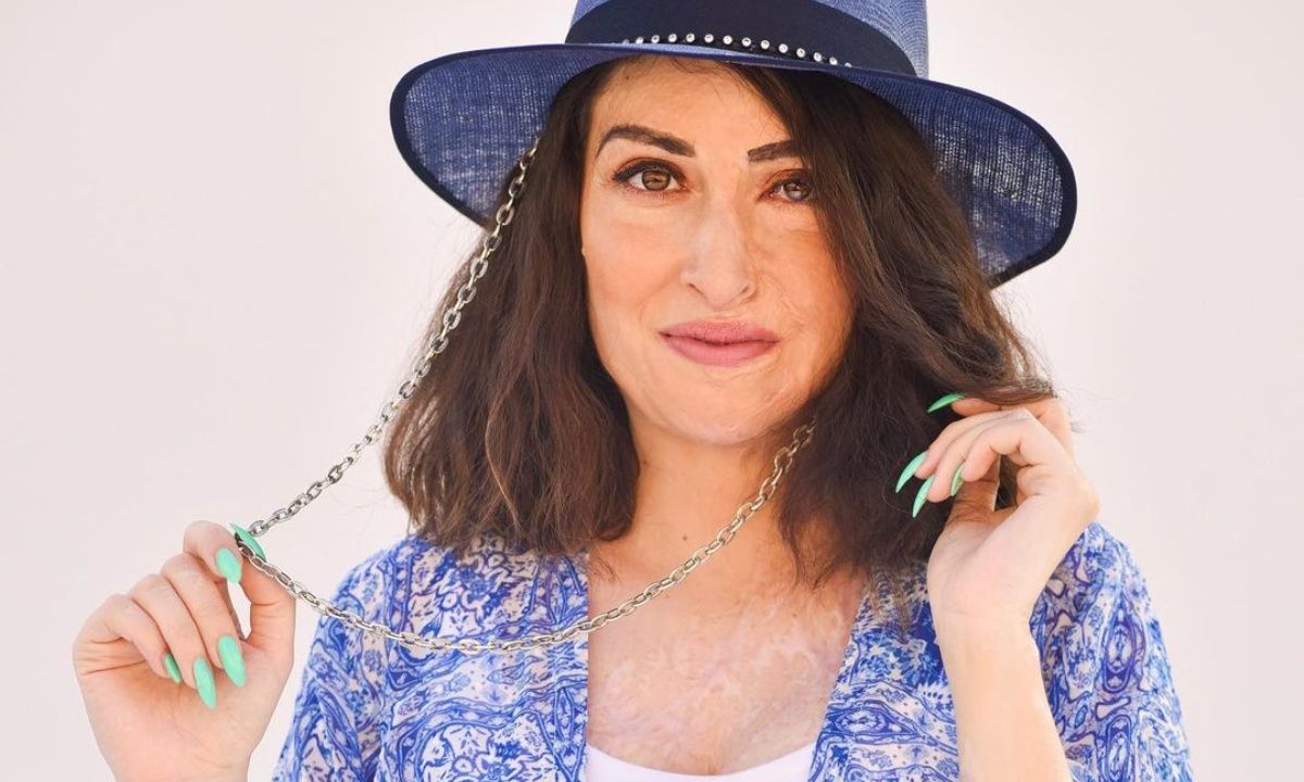 Η Ιωάννα Παλιοσπύρου ποζάρει με το μαγιό της στην Μήλο και εμπνέει