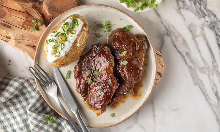 Χοιρινά μπριζολάκια BBQ στον φούρνο από τον Άκη Πετρετζίκη