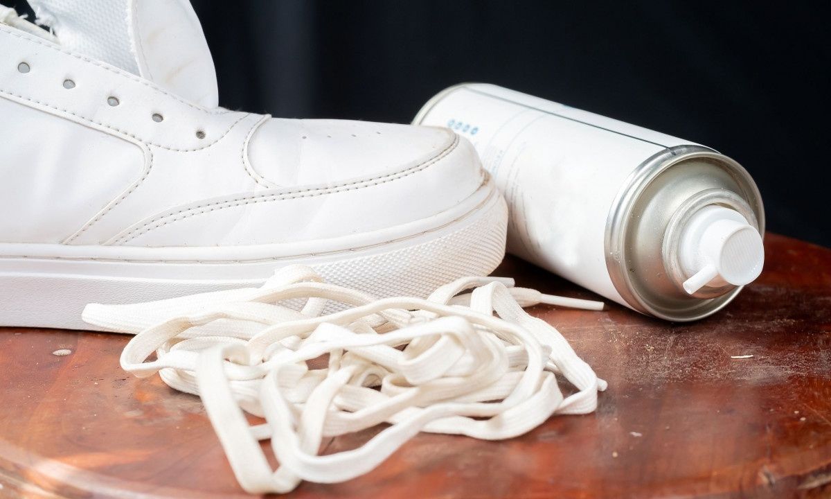 Πώς να πλύνετε τα αθλητικά παπούτσια στο χέρι