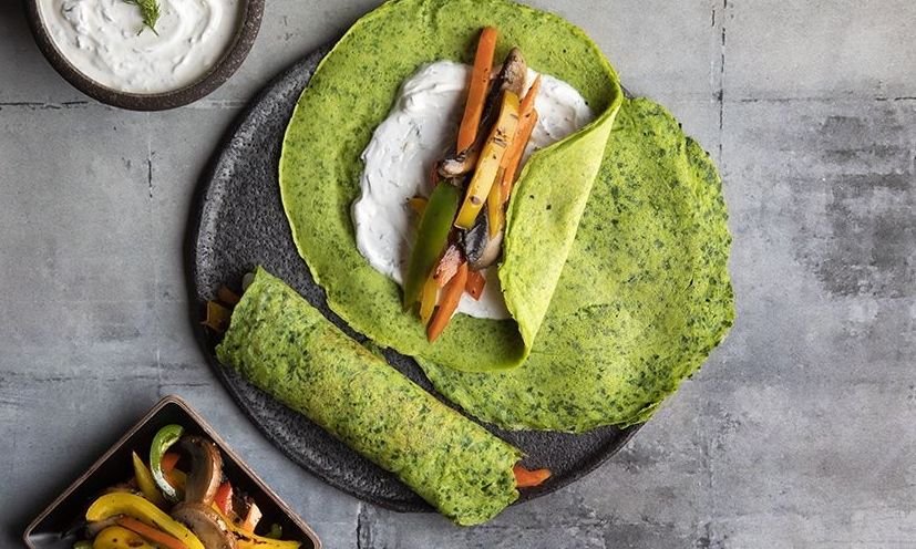 Κρέπες από σπανάκι με ψητά λαχανικά από τον Άκη Πετρετζίκη