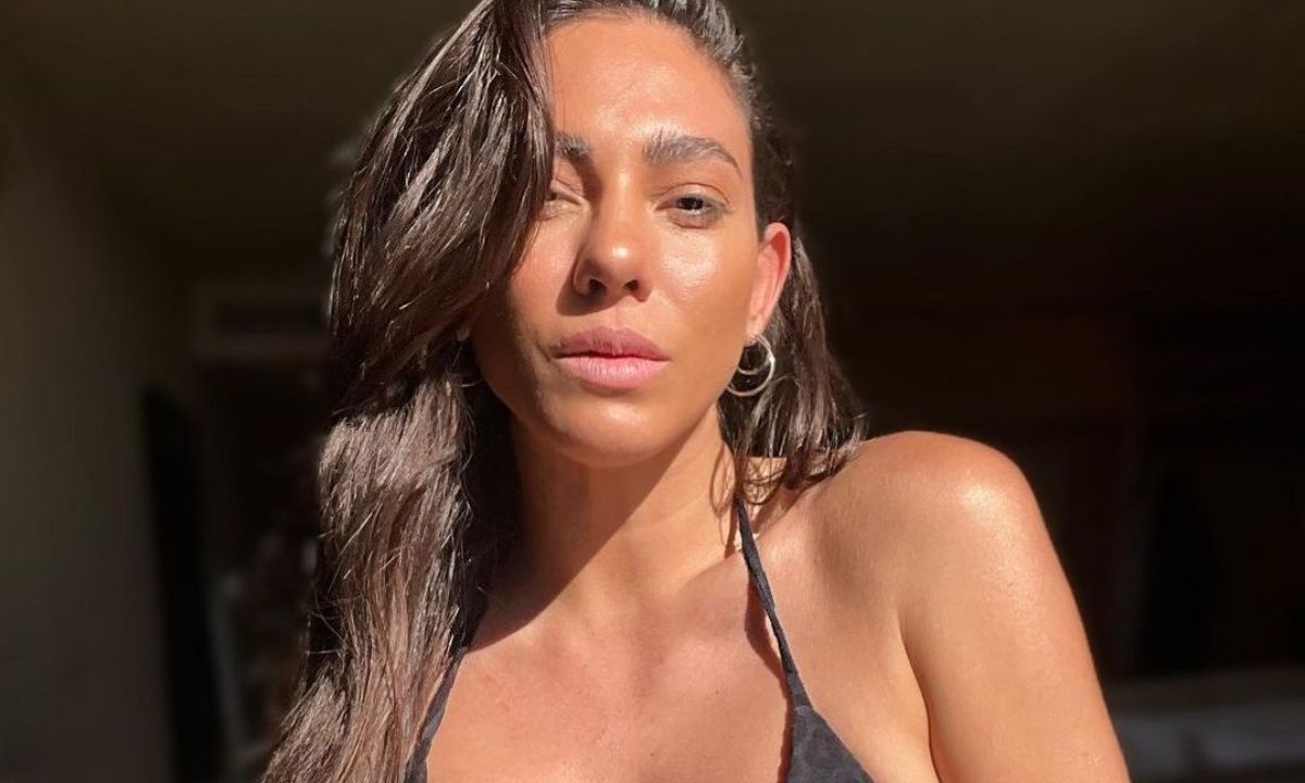 H Βαλαβάνη απαντά στους haters με μπικίνι και αποθεώνεται