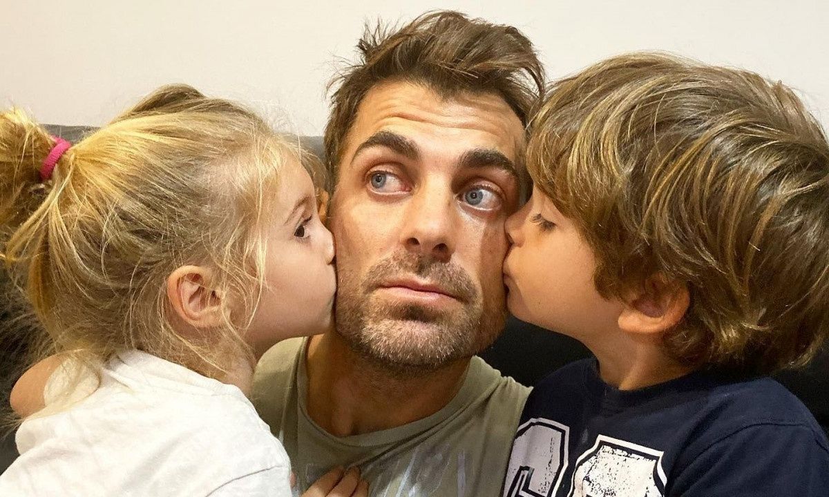 Στέλιος Χανταμπάκης: Μιλά για την πατρότητα και τα παιδιά του