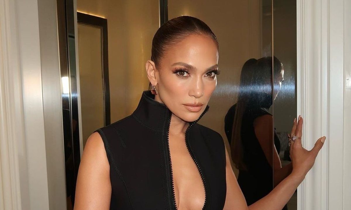 Peachy nails: Η Jennifer Lopez υιοθέτησε το super καλοκαιρινό χρώμα στο manicure της