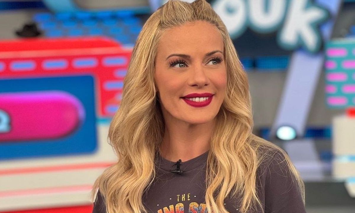 Η Ζέτα Μακρυπούλια έχει τα 4 πιο stylish παντελόνια κάνουν τα πόδια της να φαίνονται πανύψηλα