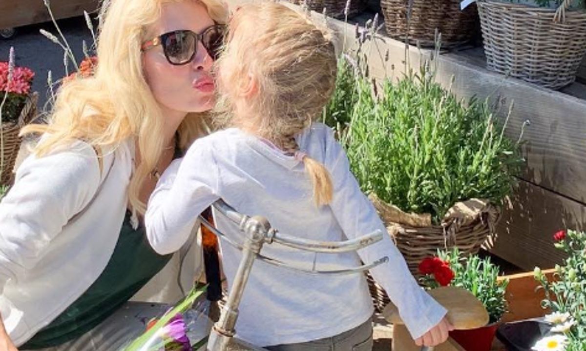 Μενεγάκη & Μαρίνα: Όλες οι φορές που η αγάπη μαμάς-κόρης δεν κρύβεται