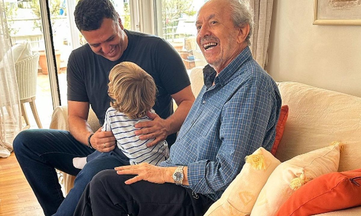 Οι πιο αγαπησιάρικες photo του Β. Κικίλια με τον μπαμπά και τον γιο