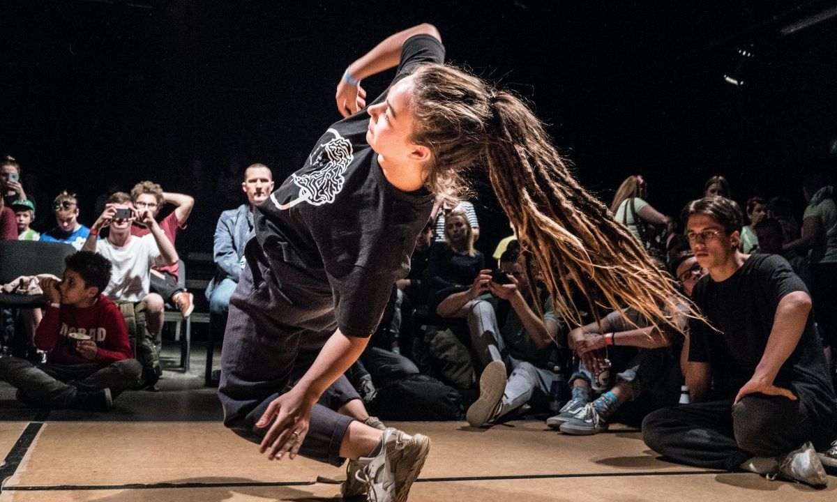 7 fun accounts που αξίζει να ακολουθήσεις στο TikTok