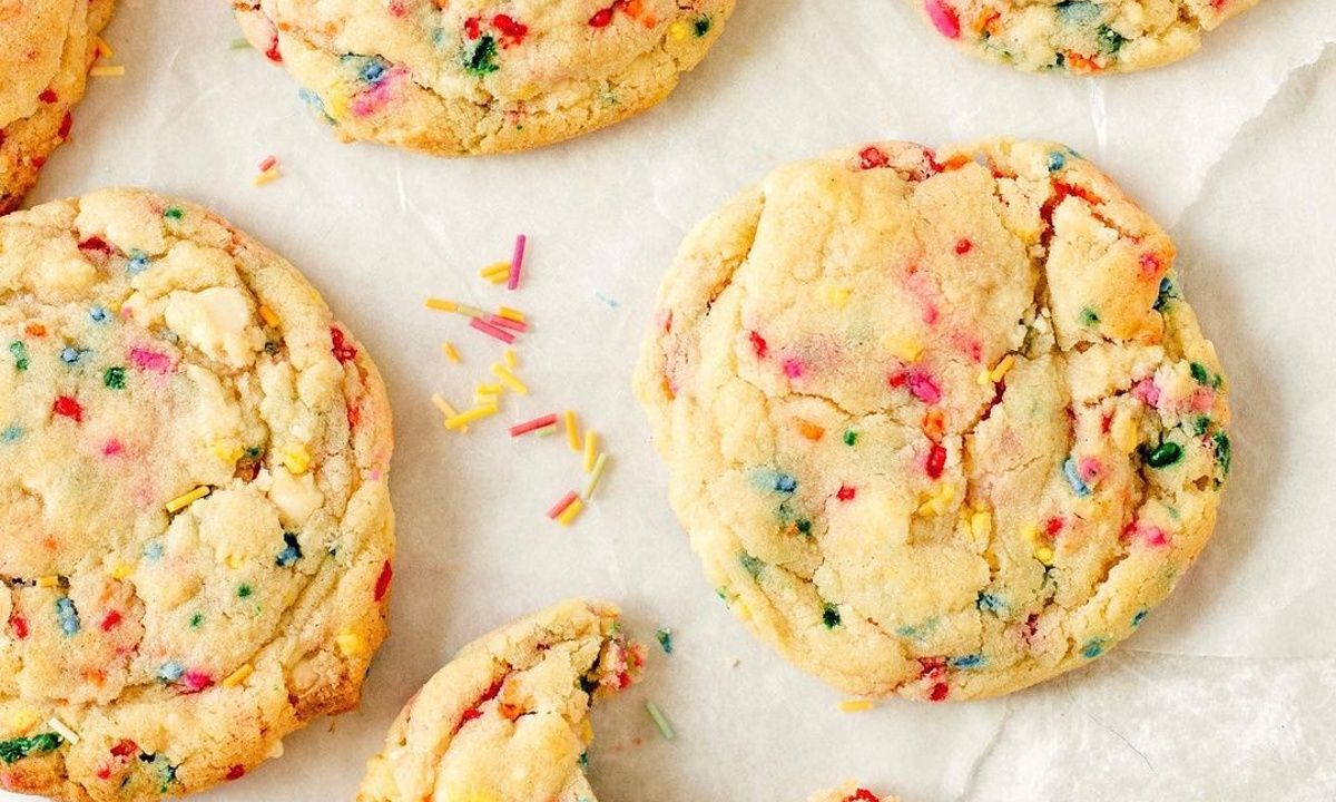 Συνταγή για μπισκότα με πολύχρωμη τρούφα