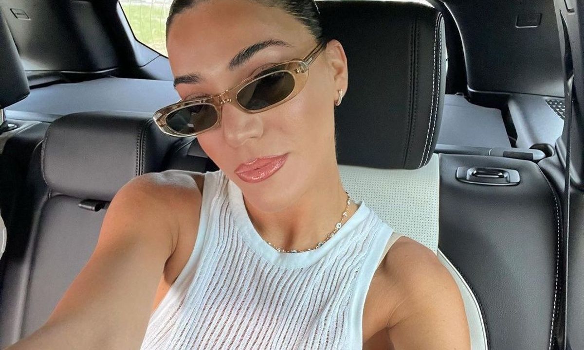 Η Ήβη Αδάμου πήγε παραλία με την κόρη της και φόρεσε το αγαπημένο μαγιό όλων των γυναικών