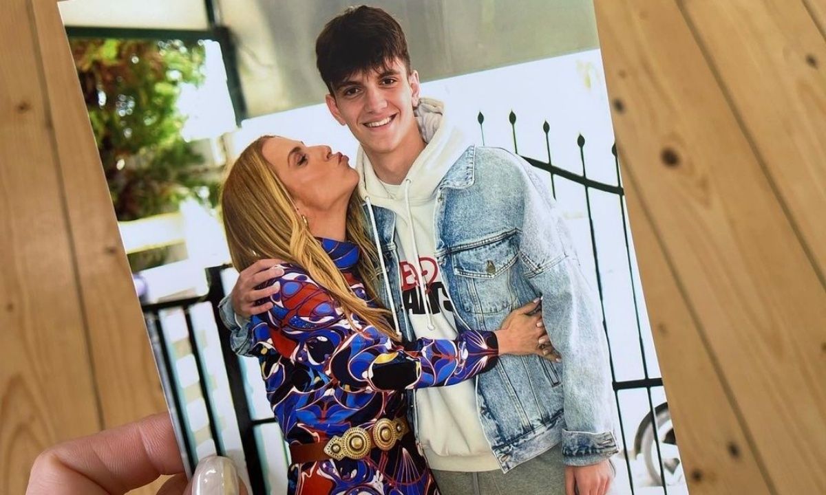 Ντορέττα Παπαδημητρίου: Με την ανιψιά της στην αποφοίτηση του γιου της