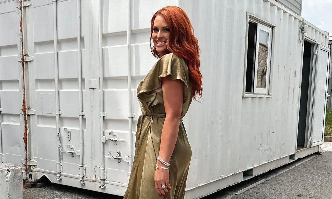 Style Report από τη Σίσσυ Χρηστίδου! Τα φορέματα που αναδεικνύουν την μαυρισμένη σιλουέτα της