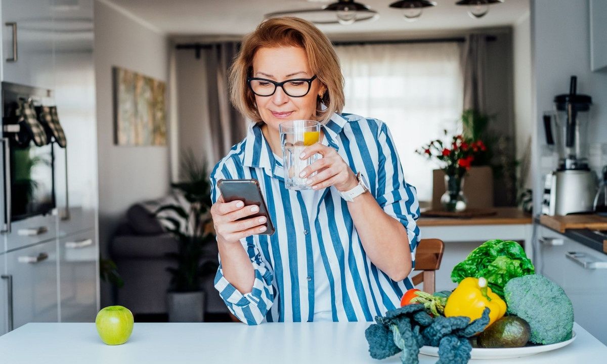 Πρέπει να πίνουμε 8 ποτήρια νερό καθημερινά; Η ιδανική ποσότητα