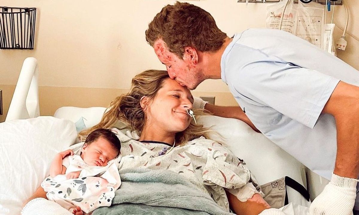 Πέρασαν μέσα από φλόγες μα έφεραν στον κόσμο το παιδί τους