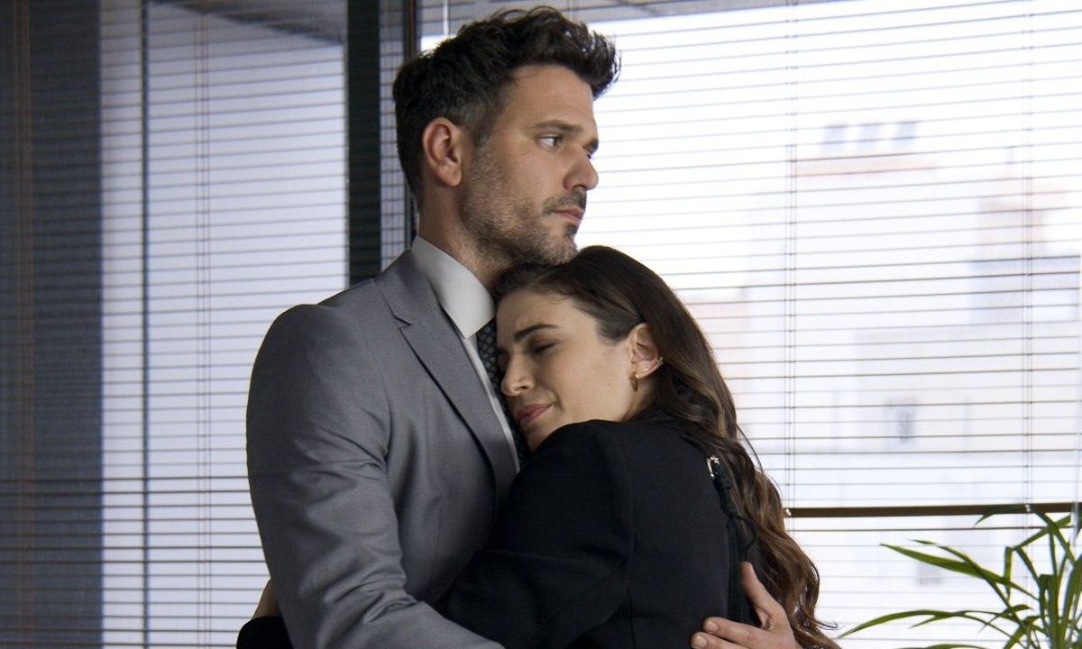 Τα πρώτα πλάνα του γάμου στους Παγιδευμένους και το εντυπωσιακό νυφικό της Άννας