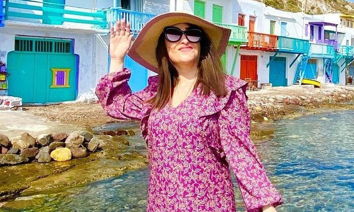 Ιωάννα Παλιοσπύρου: Το καλλίγραμμο σώμα με μίνι φόρεμα και οι φωτό με μαγιό