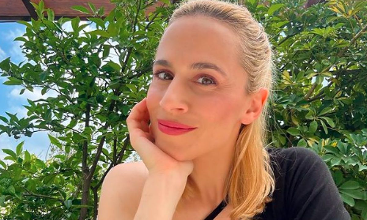 Η Νάντια Μπουλέ αφού άλλαξε το χρώμα των μαλλιών της απαθανάτισε την κόρη της να κάνει νέους φίλους