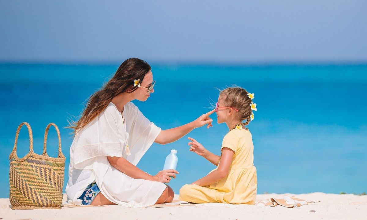 Πώς να αφαιρέσετε τους κίτρινους λεκέδες από αντηλιακό