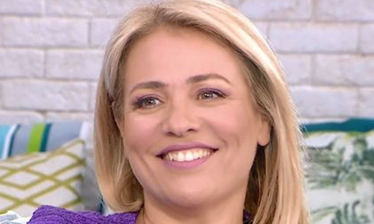 Στη φωτό με τη νέα αλλαγή στα μαλλιά η Mαριάννα Τουμασάτου έδειξε και το ανατρεπτικό μανικιούρ της