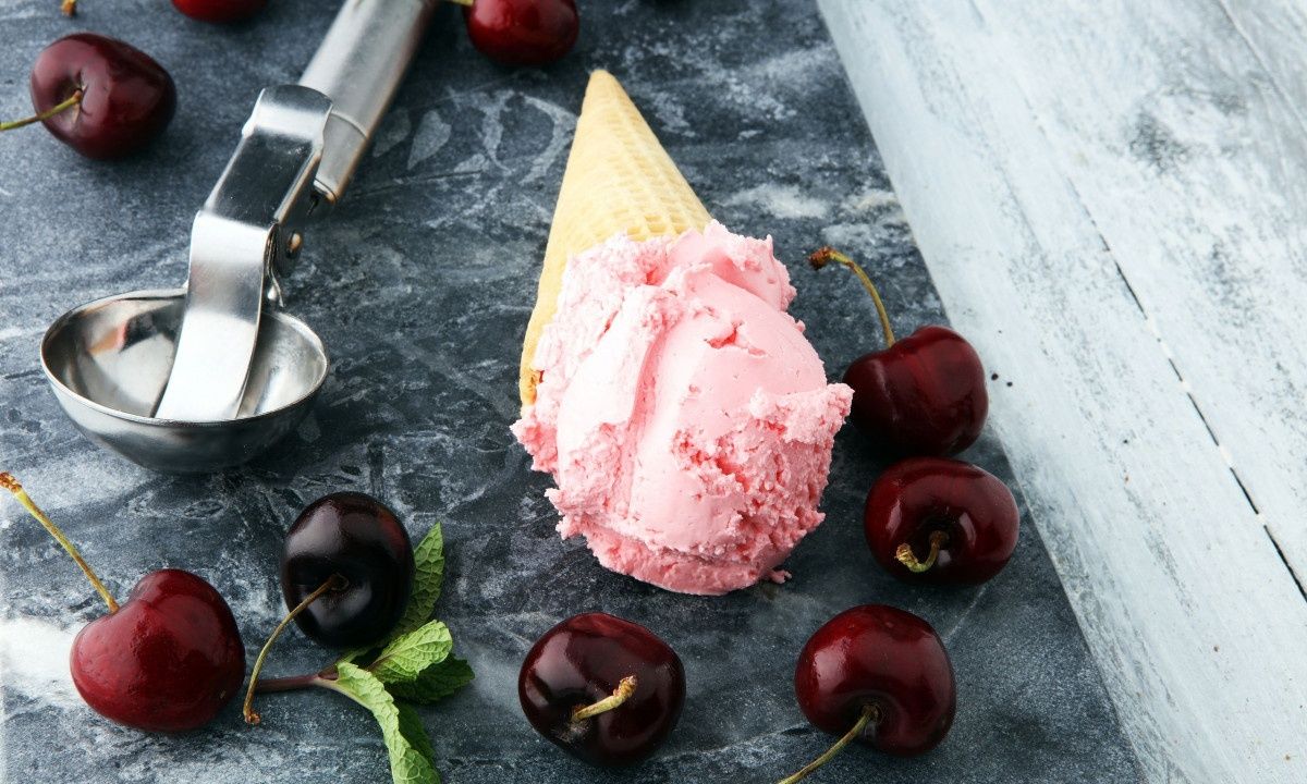 Εύκολη συνταγή για παγωτό κεράσι με τρία υλικά