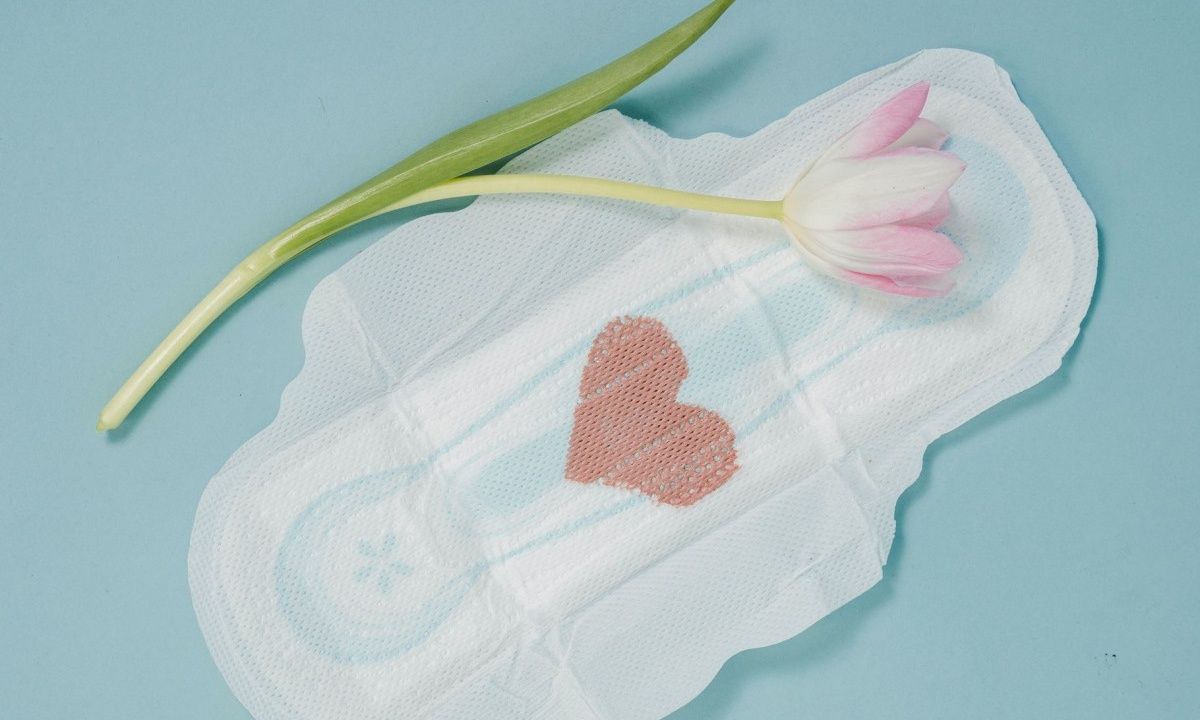 6 tips για να νιώθεις φρέσκια όταν έχεις περίοδο