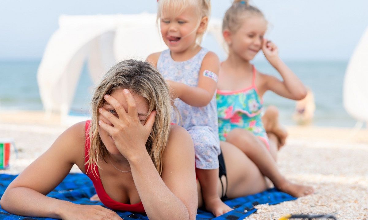Σκέψεις που κάνει μια μαμά στην παραλία με τα παιδιά