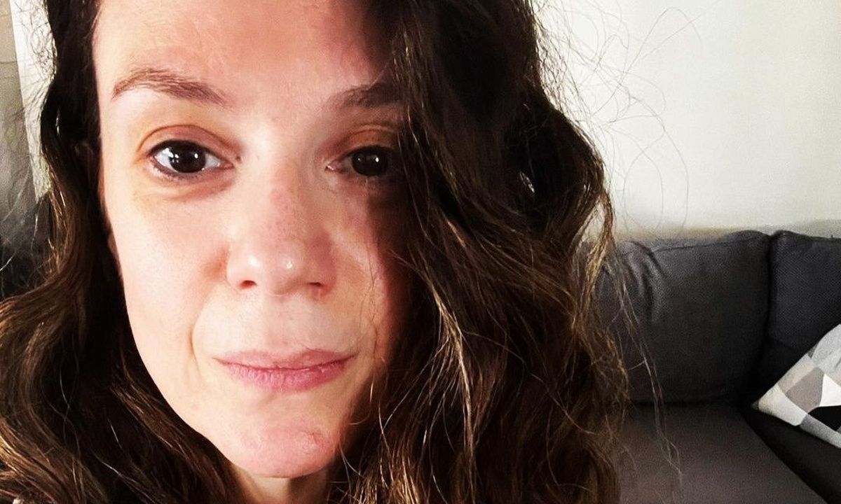 Πέγκυ Τρικαλιώτη: Αγνώριστη στην εφηβεία με κοντό μαλλί και γυαλιά