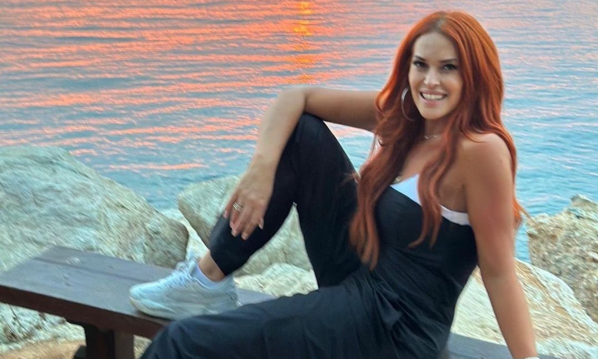 H Χρηστίδου με λευκό μπικίνι και η σιλουέτα της φάνηκε